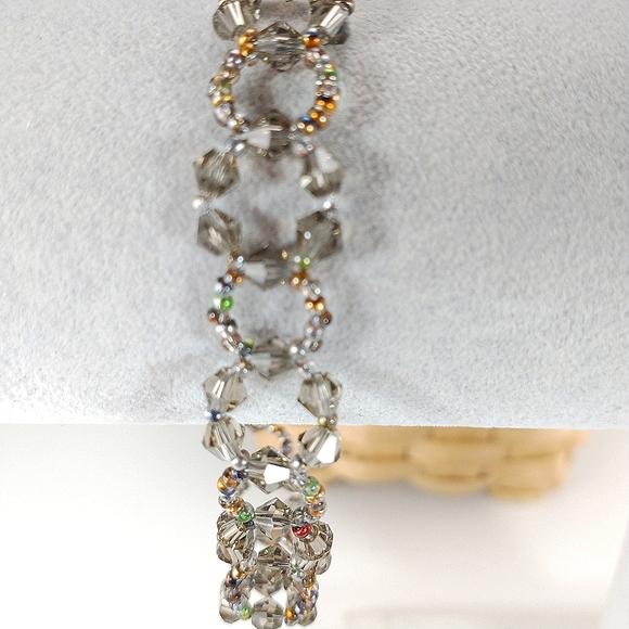 Hand Crafted lightweight bracelet beaded handmade - Picture 5 of 7